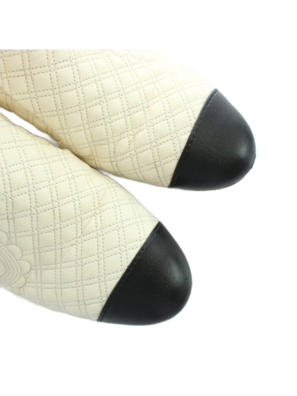 Chanel Short Boots Chunky Heels Contrast CC Logo Leather Quilted Embroidery - Picture 3 of 9